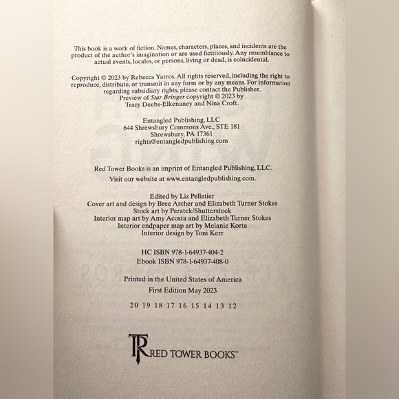 Fourth Wing Hardcover Yarros, Rebecca (The Empyrean #1) Adult Fantasy Romance - Picture 5 of 7